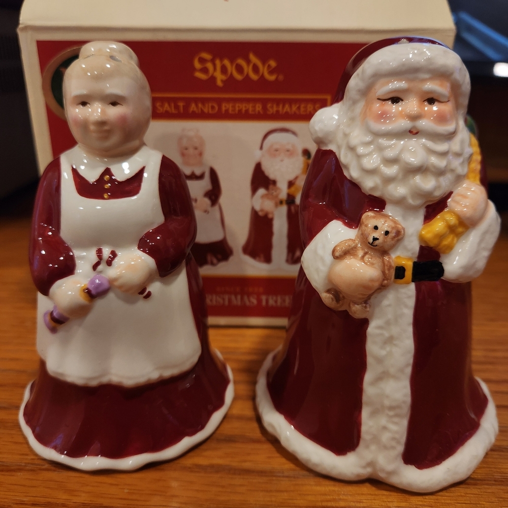 SPODE SANTA AND MRS. CLAUS CERAMIC SALT AND PEPPER SHAKERS NEW IN BOX